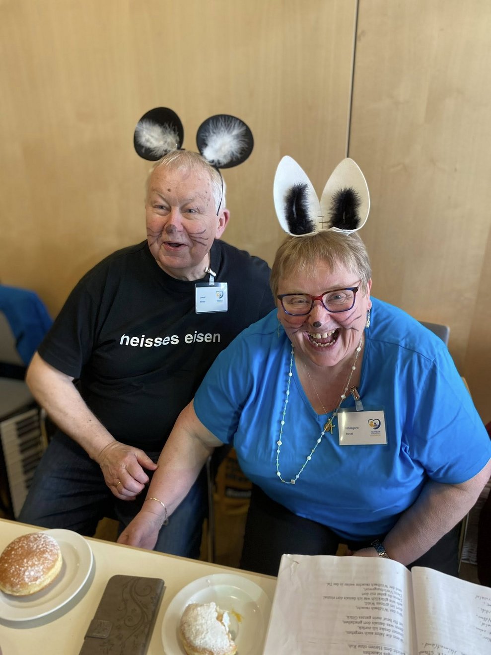 verkleidete Menschen.